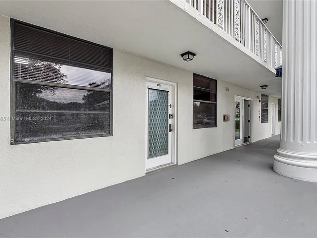 1713 Whitehall Dr # 103, Davie FL 33324