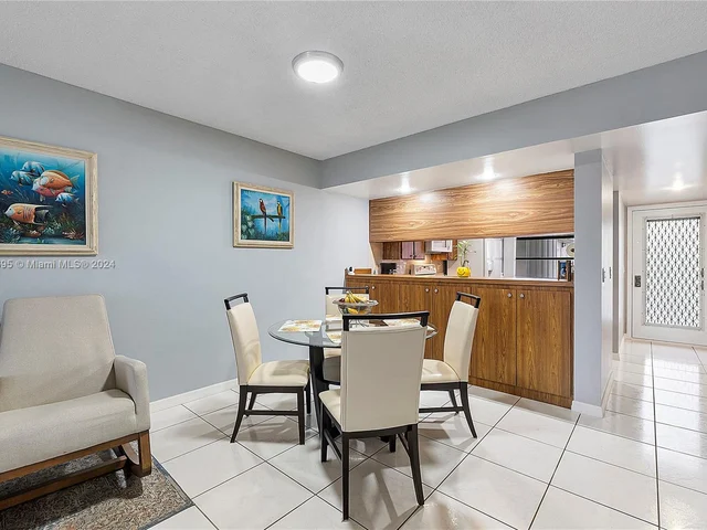 1713 Whitehall Dr # 103, Davie FL 33324