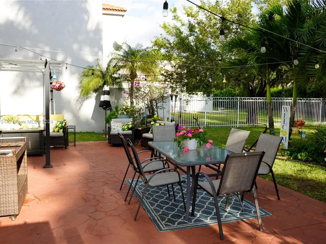 15792 NW 15th Ct, Pembroke Pines FL 33028