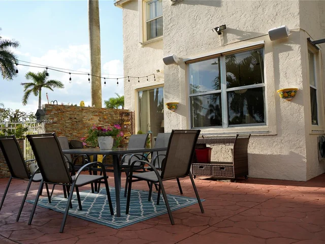 15792 NW 15th Ct, Pembroke Pines FL 33028