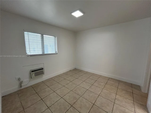 775 NE 128th St # 8, North Miami FL 33161