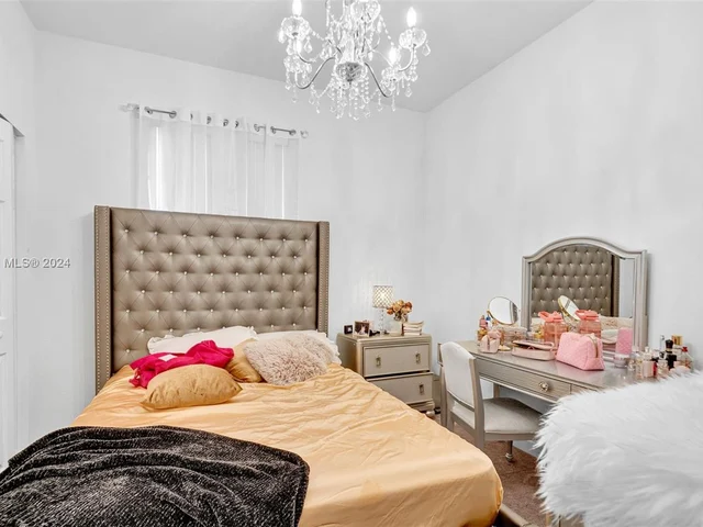 9244 W 33rd Way, Hialeah FL 33018