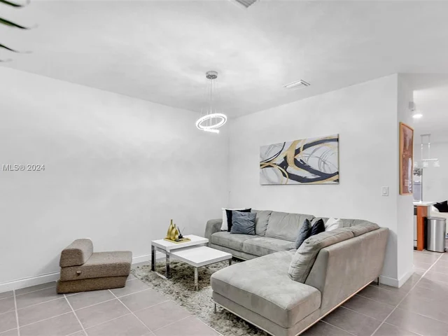 9244 W 33rd Way, Hialeah FL 33018