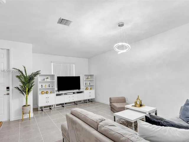 9244 W 33rd Way, Hialeah FL 33018