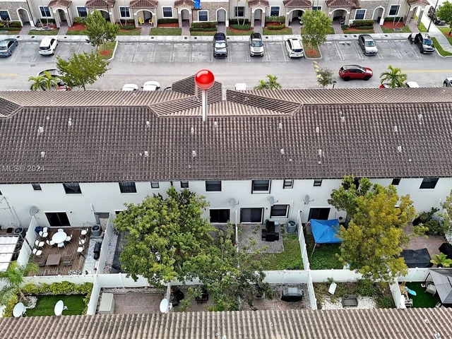 9244 W 33rd Way, Hialeah FL 33018