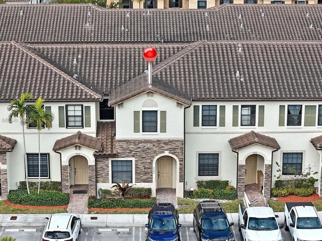 9244 W 33rd Way, Hialeah FL 33018