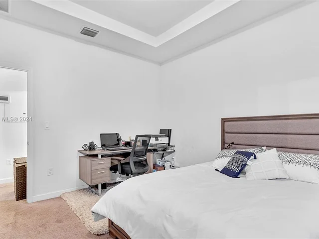 9244 W 33rd Way, Hialeah FL 33018