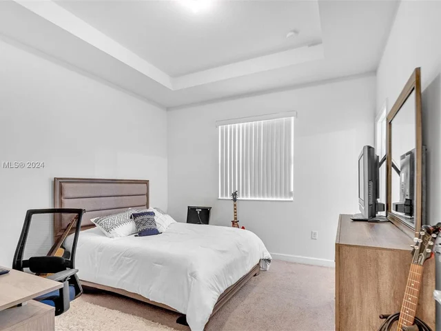 9244 W 33rd Way, Hialeah FL 33018