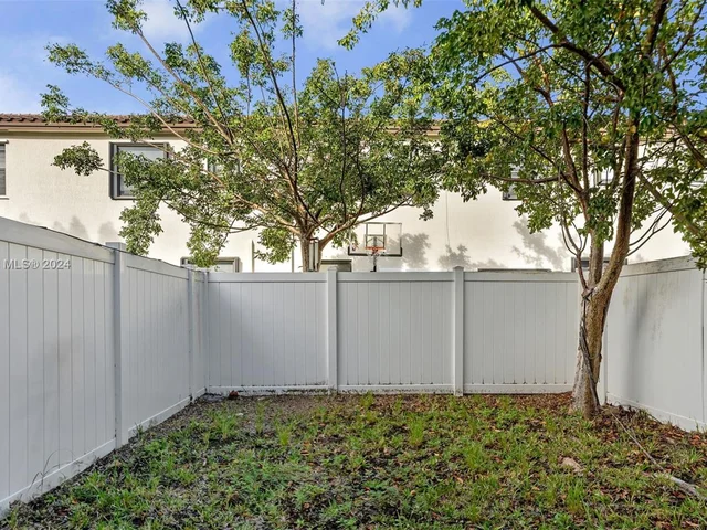 9244 W 33rd Way, Hialeah FL 33018