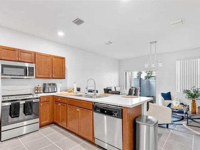 9244 W 33rd Way, Hialeah FL 33018