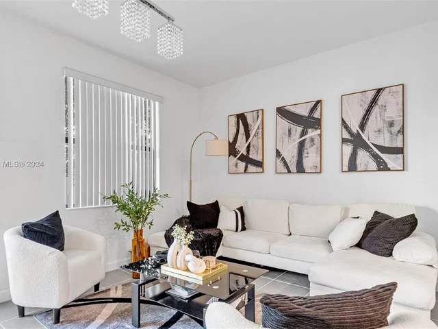 9244 W 33rd Way, Hialeah FL 33018