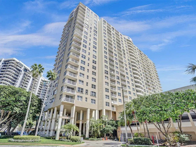 770 Claughton Island Dr # 10, Miami FL 33131