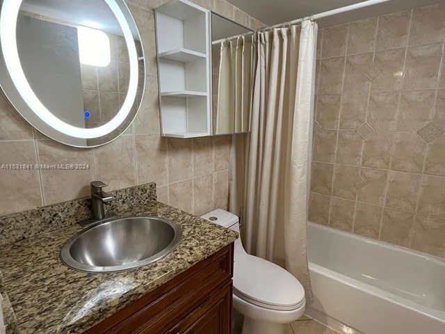 770 Claughton Island Dr # 10, Miami FL 33131