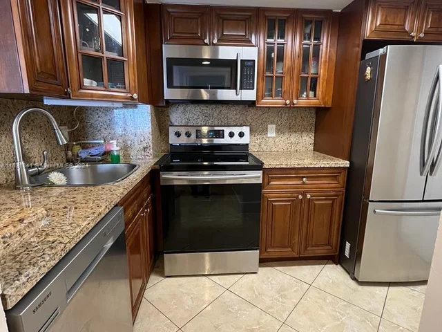 770 Claughton Island Dr # 10, Miami FL 33131