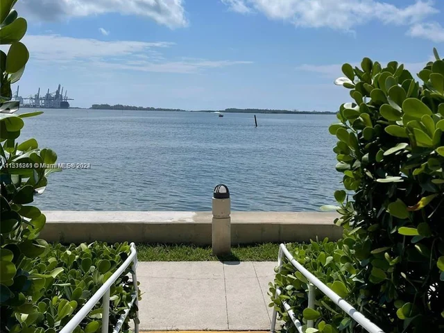 770 Claughton Island Dr # 10, Miami FL 33131