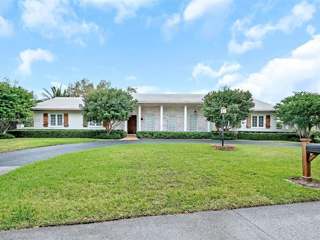 7540 SW 174th St, Palmetto Bay FL 33157