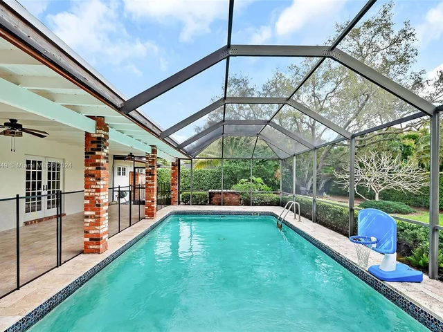 7540 SW 174th St, Palmetto Bay FL 33157