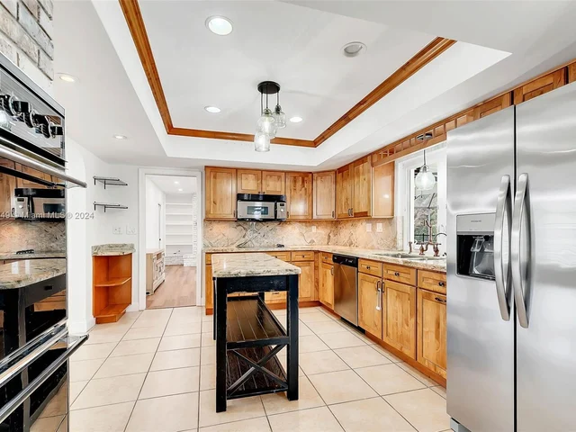 7540 SW 174th St, Palmetto Bay FL 33157