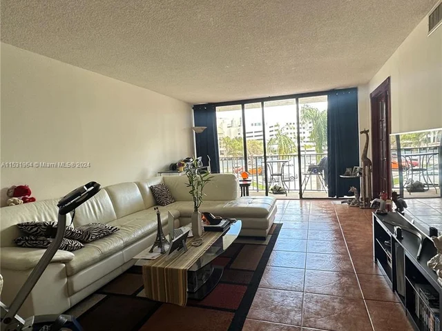 400 Leslie Dr # 228, Hallandale Beach FL 33009