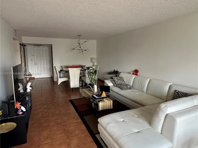 400 Leslie Dr # 228, Hallandale Beach FL 33009
