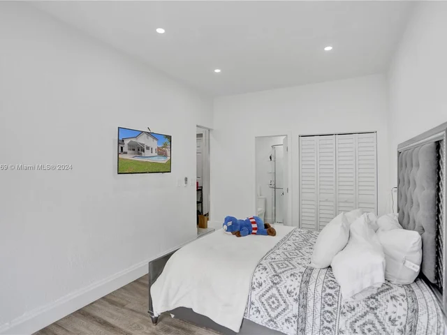 15820 SW 148th Ter, Miami FL 33196