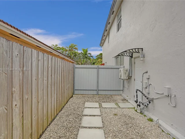 15820 SW 148th Ter, Miami FL 33196