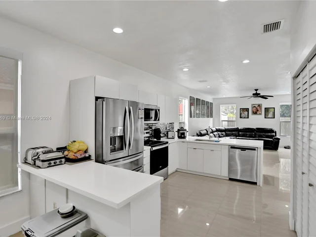 15820 SW 148th Ter, Miami FL 33196