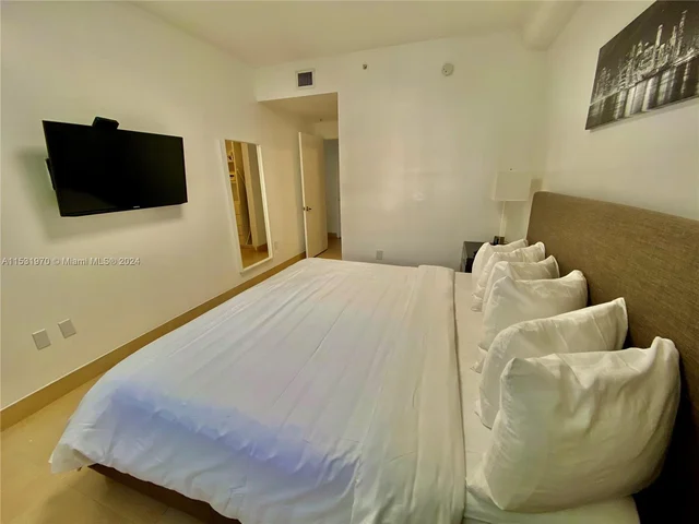 185 SE 14th Ter # 912, Miami FL 33131