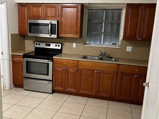 1001 SW 72nd Ave, Pembroke Pines FL 33023