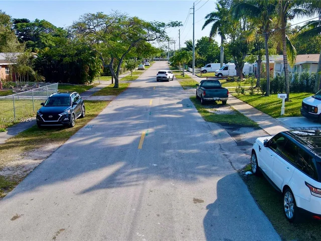 1017 SW 22nd Ter, Fort Lauderdale FL 33312