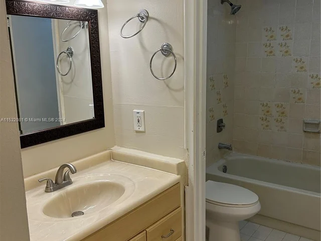 6880 Abbott Ave # 307, Miami Beach FL 33141