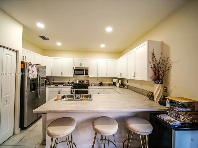 3417 W 111th Pl, Hialeah FL 33018