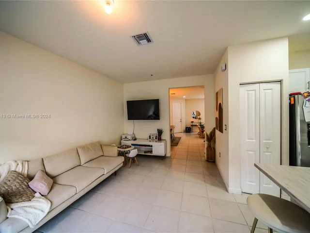 3417 W 111th Pl, Hialeah FL 33018