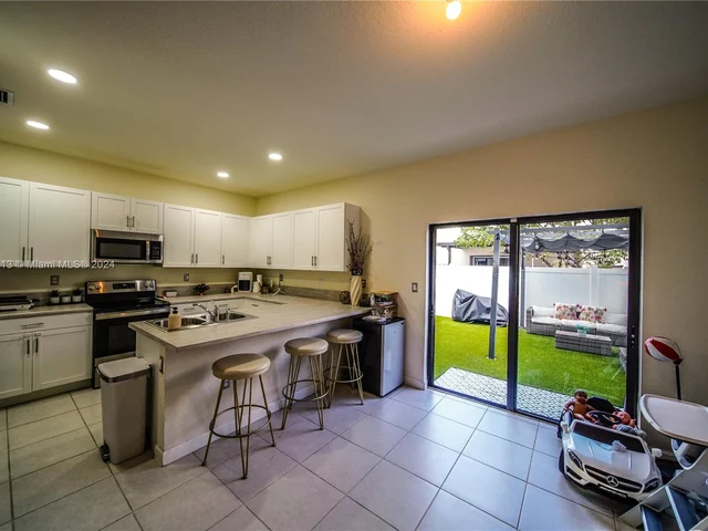 3417 W 111th Pl, Hialeah FL 33018