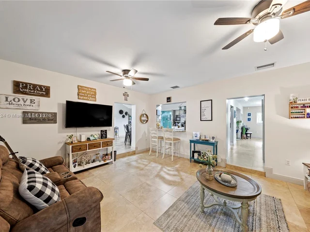 15225 SW 235th St, Homestead FL 33032