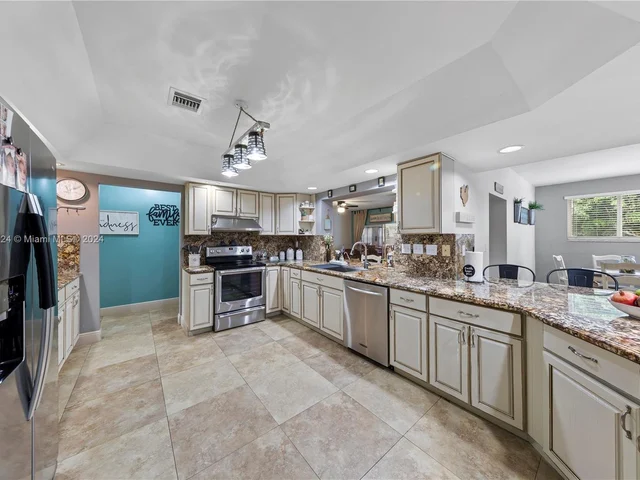 15225 SW 235th St, Homestead FL 33032