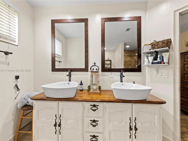 15225 SW 235th St, Homestead FL 33032