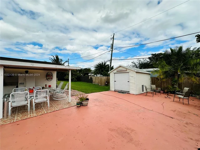 18531 NW 82nd Ct, Hialeah FL 33015