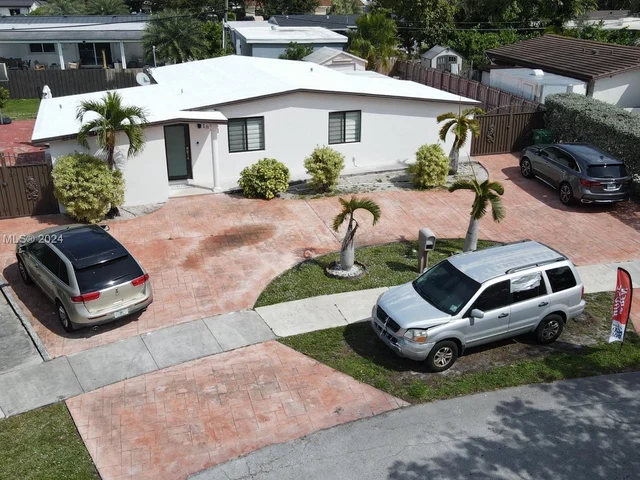 18531 NW 82nd Ct, Hialeah FL 33015