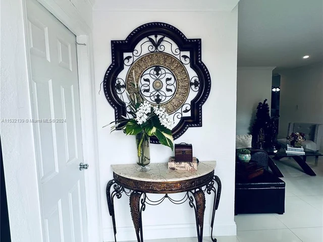 18531 NW 82nd Ct, Hialeah FL 33015