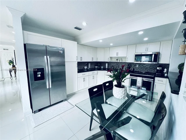 18531 NW 82nd Ct, Hialeah FL 33015