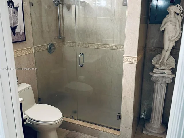 18531 NW 82nd Ct, Hialeah FL 33015