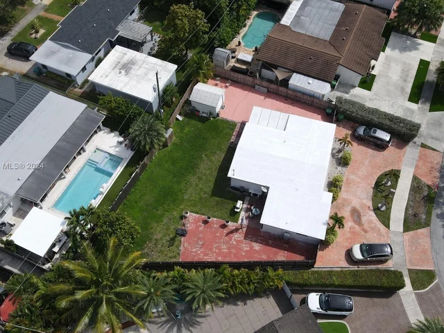 18531 NW 82nd Ct, Hialeah FL 33015