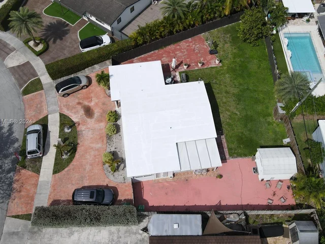 18531 NW 82nd Ct, Hialeah FL 33015