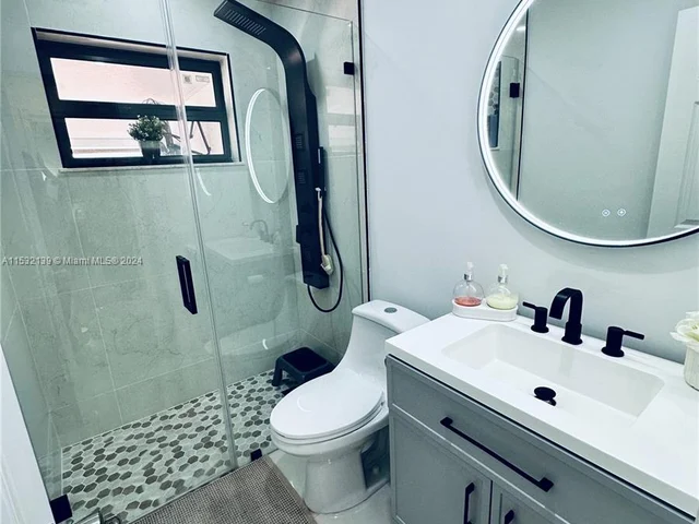 18531 NW 82nd Ct, Hialeah FL 33015