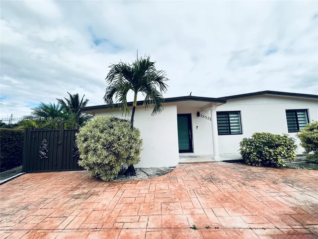 18531 NW 82nd Ct, Hialeah FL 33015