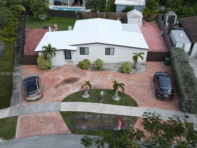 18531 NW 82nd Ct, Hialeah FL 33015