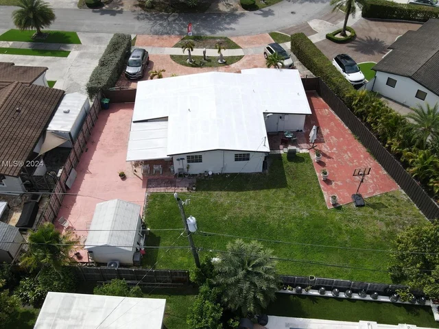 18531 NW 82nd Ct, Hialeah FL 33015