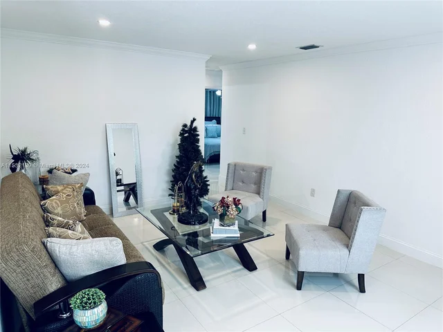 18531 NW 82nd Ct, Hialeah FL 33015