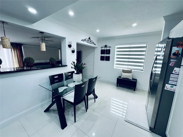 18531 NW 82nd Ct, Hialeah FL 33015